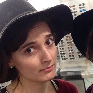 Meet your Posher, Caitlin